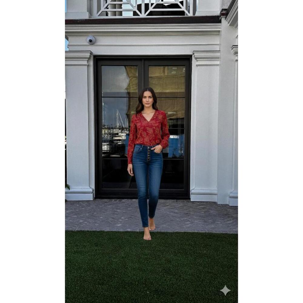 Women’s Jeans High-Waisted Button Fly Finished Hem Look Great Stylish - Size S